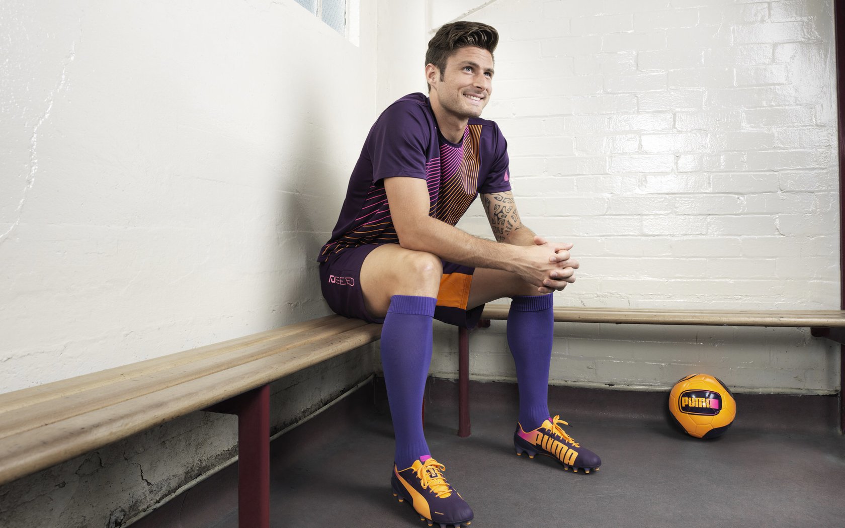 从洪都拉斯到安菲尔德,法比尼奥如何用制霸式中场哲学接管欧冠之夜